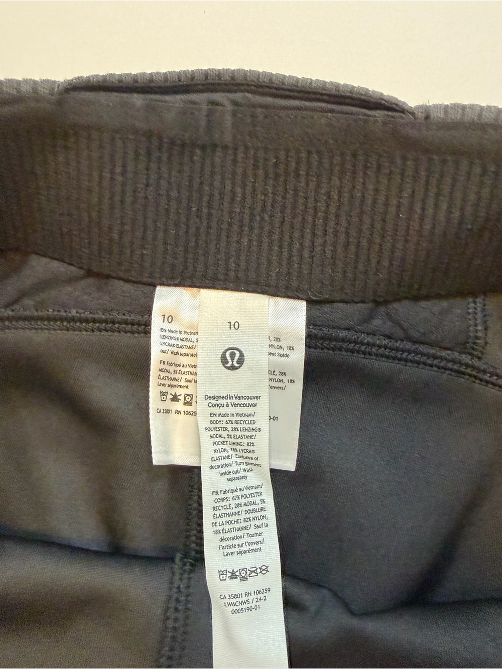 NWT!Lululemon Ribbed Softstreme Zip-Leg
High-Rise Cropped Pants 25" Sz:10 Black - Picture 11 of 12
